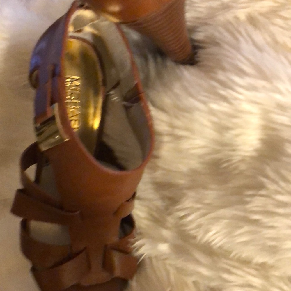 Shoes - Picture 3 of 8